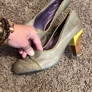 Poetic License neutral with pop of yellow. Size 9.5